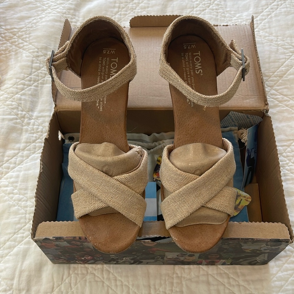 Women’s wedge sandals